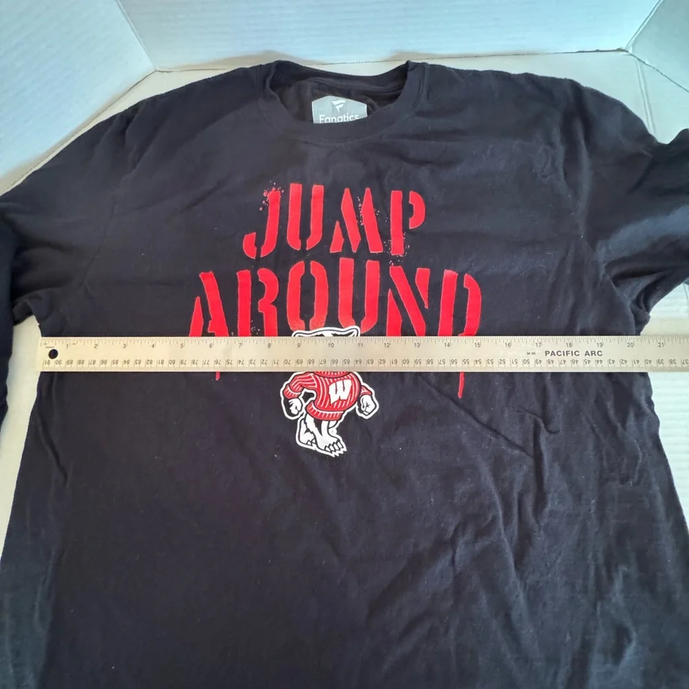 Wisconsin‎ Badger “Jump Around” Bucky Fanatics Black Long Sleeve Tee Size Large